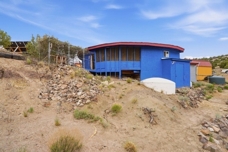 Off-Grid Yurt on 21.8 Acres Near Santa Fe, New Mexico - image 4