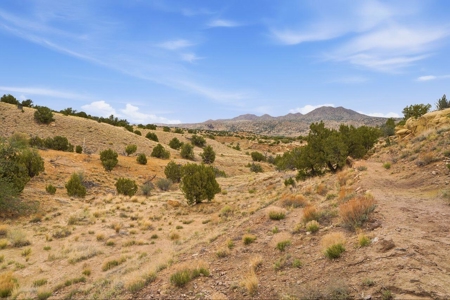 Off-Grid Yurt on 21.8 Acres Near Santa Fe, New Mexico - image 35