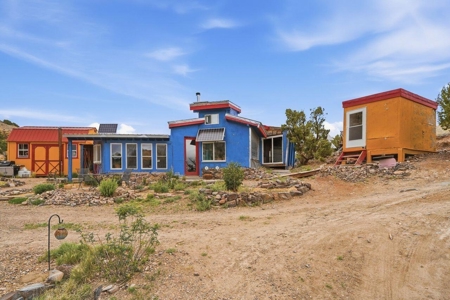 Off-Grid Yurt on 21.8 Acres Near Santa Fe, New Mexico - image 1