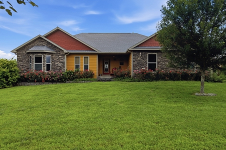 Beautiful Hobby Farm in West Plains, Howell County Missouri - image 2