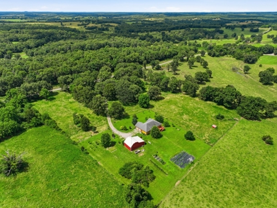 Beautiful Hobby Farm in West Plains, Howell County Missouri - image 4
