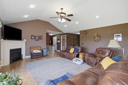 Beautiful Hobby Farm in West Plains, Howell County Missouri - image 13