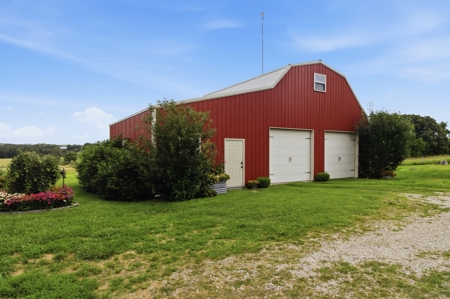 Beautiful Hobby Farm in West Plains, Howell County Missouri - image 39