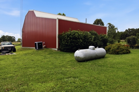 Beautiful Hobby Farm in West Plains, Howell County Missouri - image 40