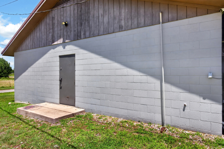 Commercial Property with Highway Frontage and 5 Acres. - image 10