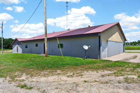 Commercial Property with Highway Frontage and 5 Acres. - image 12