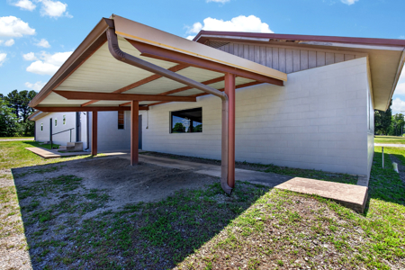 Commercial Property with Highway Frontage and 5 Acres. - image 8