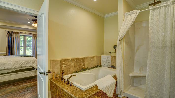 Luxury Home for Sale in Bluff City!