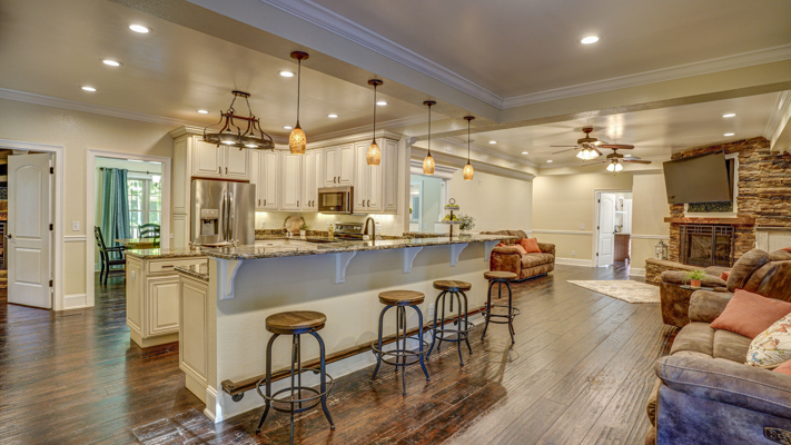 Luxury Home for Sale in Bluff City!