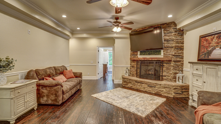 Luxury Home for Sale in Bluff City!