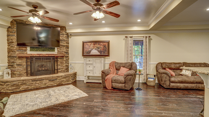 Luxury Home for Sale in Bluff City!
