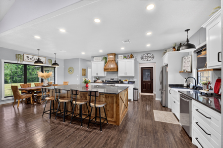 Luxury Estate with Multiple Income-Producing Properties - image 8