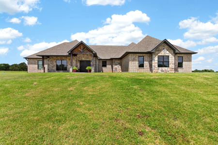 Luxury Estate with Multiple Income-Producing Properties - image 1