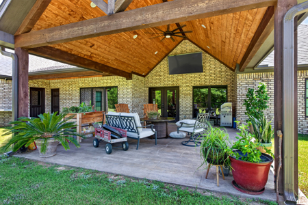 Luxury Estate with Multiple Income-Producing Properties - image 24