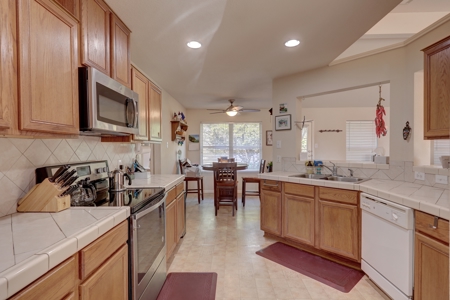 3/2 Brick home on Acreage in Harper TX! - image 14