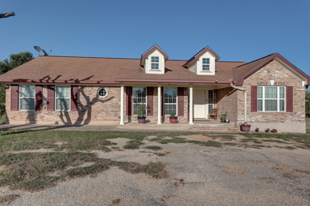 3/2 Brick home on Acreage in Harper TX! - image 1