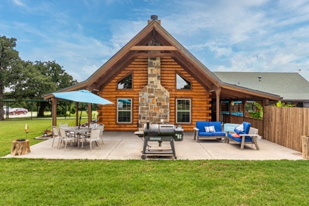 Breathtaking Custom Log Home with Pool on 11 Acres - image 33