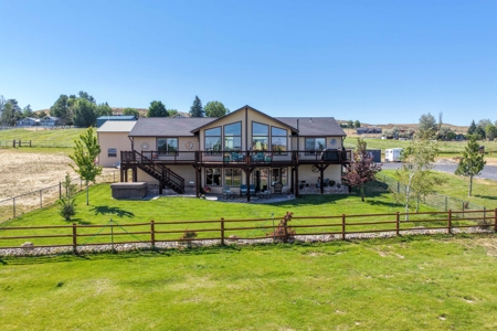 Eastern Oregon Custom Home With a View Outside Burns - image 1