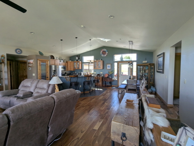 Eastern Oregon Custom Home With a View Outside Burns - image 16