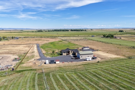 Eastern Oregon Custom Home With a View Outside Burns - image 47