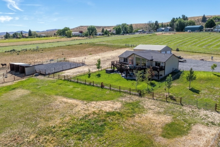 Eastern Oregon Custom Home With a View Outside Burns - image 4