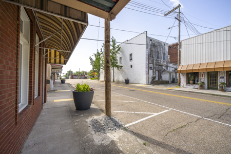 Turnkey Commercial Space for Sale in McKenzie, TN - image 4