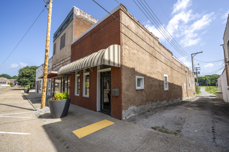 Turnkey Commercial Space for Sale in McKenzie, TN - image 2