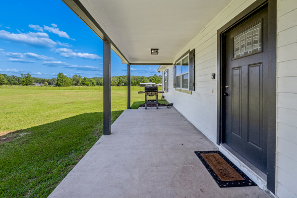 Beautiful 2022 Custom Home on 5 acres in High Springs