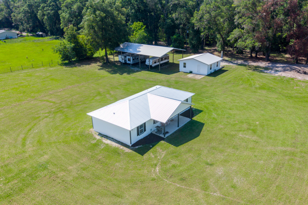 Beautiful 2022 Custom Home on 5 acres in High Springs
