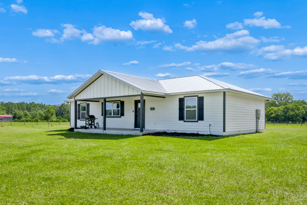 Beautiful 2022 Custom Home on 5 acres in High Springs