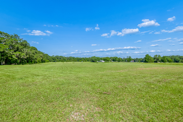 Beautiful 2022 Custom Home on 5 acres in High Springs