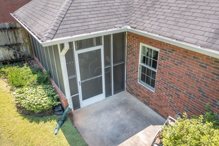 2 Bedroom 2 Bath One-level Garden Home in Holly Hills Subdivision - image 7