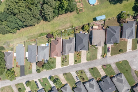 2 Bedroom 2 Bath One-level Garden Home in Holly Hills Subdivision - image 6