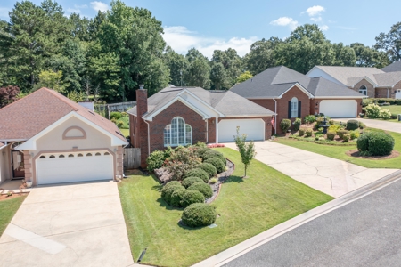 2 Bedroom 2 Bath One-level Garden Home in Holly Hills Subdivision - image 1