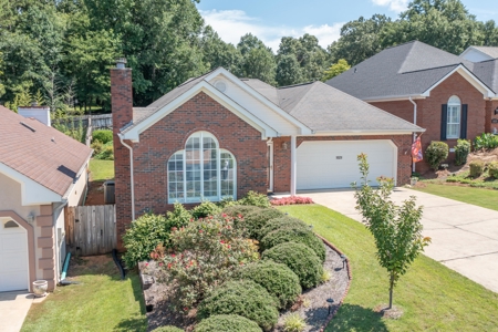 2 Bedroom 2 Bath One-level Garden Home in Holly Hills Subdivision - image 2