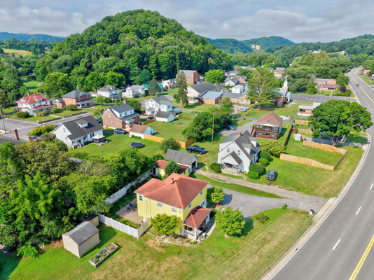 Cottage Home for Sale in Pembroke VA