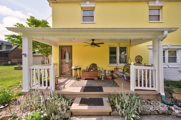 Cottage Home for Sale in Pembroke VA