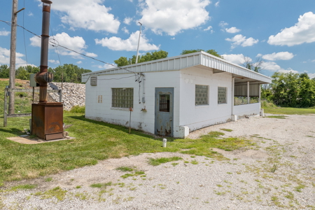 Prime Commercial Opportunity with Exceptional Highway Visibility! - image 6