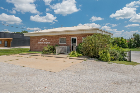 Prime Commercial Opportunity with Exceptional Highway Visibility! - image 1