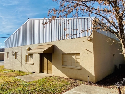Commercial Building in Potts Camp, MS near Interstate 22 - image 13