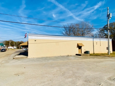 Commercial Building in Potts Camp, MS near Interstate 22 - image 2