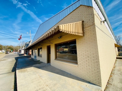 Commercial Building in Potts Camp, MS near Interstate 22 - image 17
