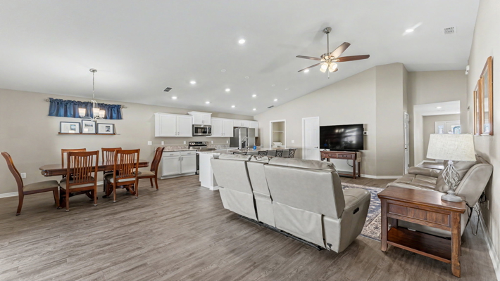 Country Home, 3/2, Practically brand new, Open Floor Plan