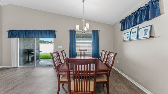 Country Home, 3/2, Practically brand new, Open Floor Plan