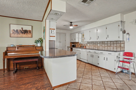 Equine property with House in Jackson County Okla - image 18