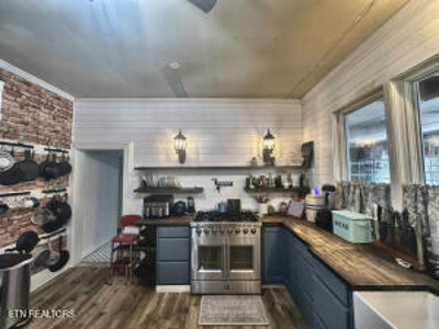 Classic 1907 Victorian masterpiece with nearly 3,400 sq ft - image 11