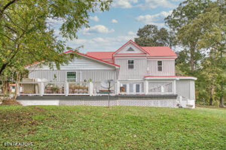 Classic 1907 Victorian masterpiece with nearly 3,400 sq ft - image 3