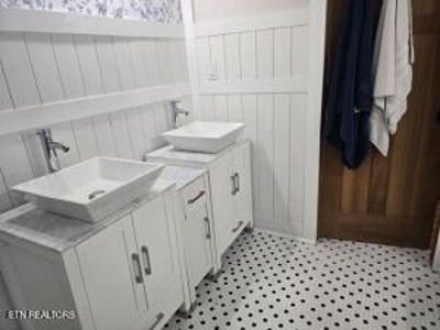 Classic 1907 Victorian masterpiece with nearly 3,400 sq ft - image 20
