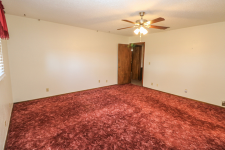 Amazing Home in EARTH, TX-Spacious 3/2/2 with a BASEMENT! - image 3
