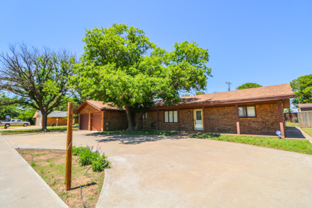 Amazing Home in EARTH, TX-Spacious 3/2/2 with a BASEMENT! - image 22